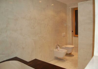 Bagno decorato con resine civili