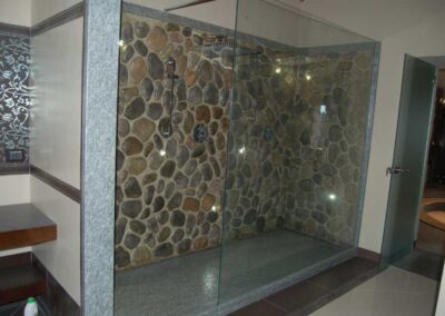 Bagno e Doccia con rivestimenti in resina civile