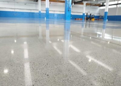 Capannone industriale pavimentazione calcestruzzo lucidato