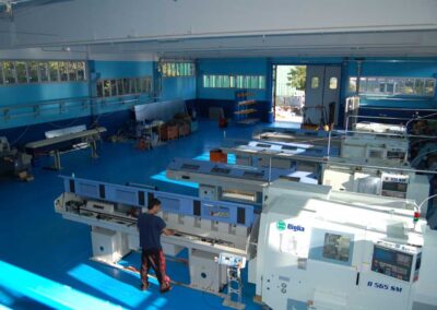 Capannone industriale rinnovato con verniciatura pareti e pavimentazioni