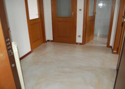 Ingresso pavimento in resina decorata