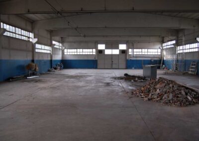 Interno capannone prima dei lavori di verniciatura industriale