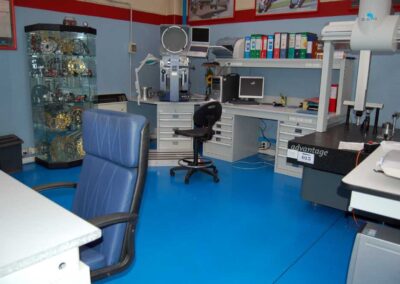 Laboratorio con pavimentazione in resina