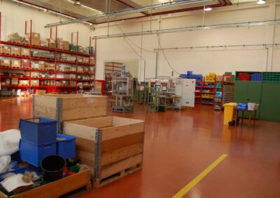 Magazzino con pavimentazione in resina