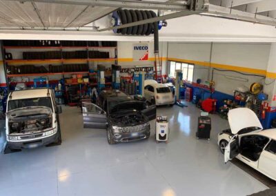 Officina riparazioni pavimentazione resina grigia