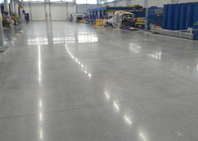 Pavimentazione capannone industriale cemento lucidato