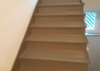 Scala interna in resina civile marroncino