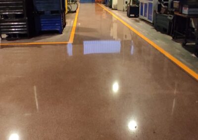 Capannone industriale lucidatura pavimentazione in cemento